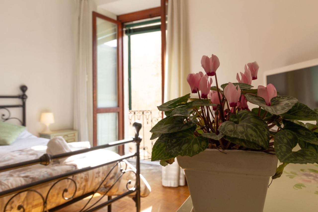 Mamma Ciccia Holiday Home - Lake Front Apartment Mandello del Lario Exterior photo