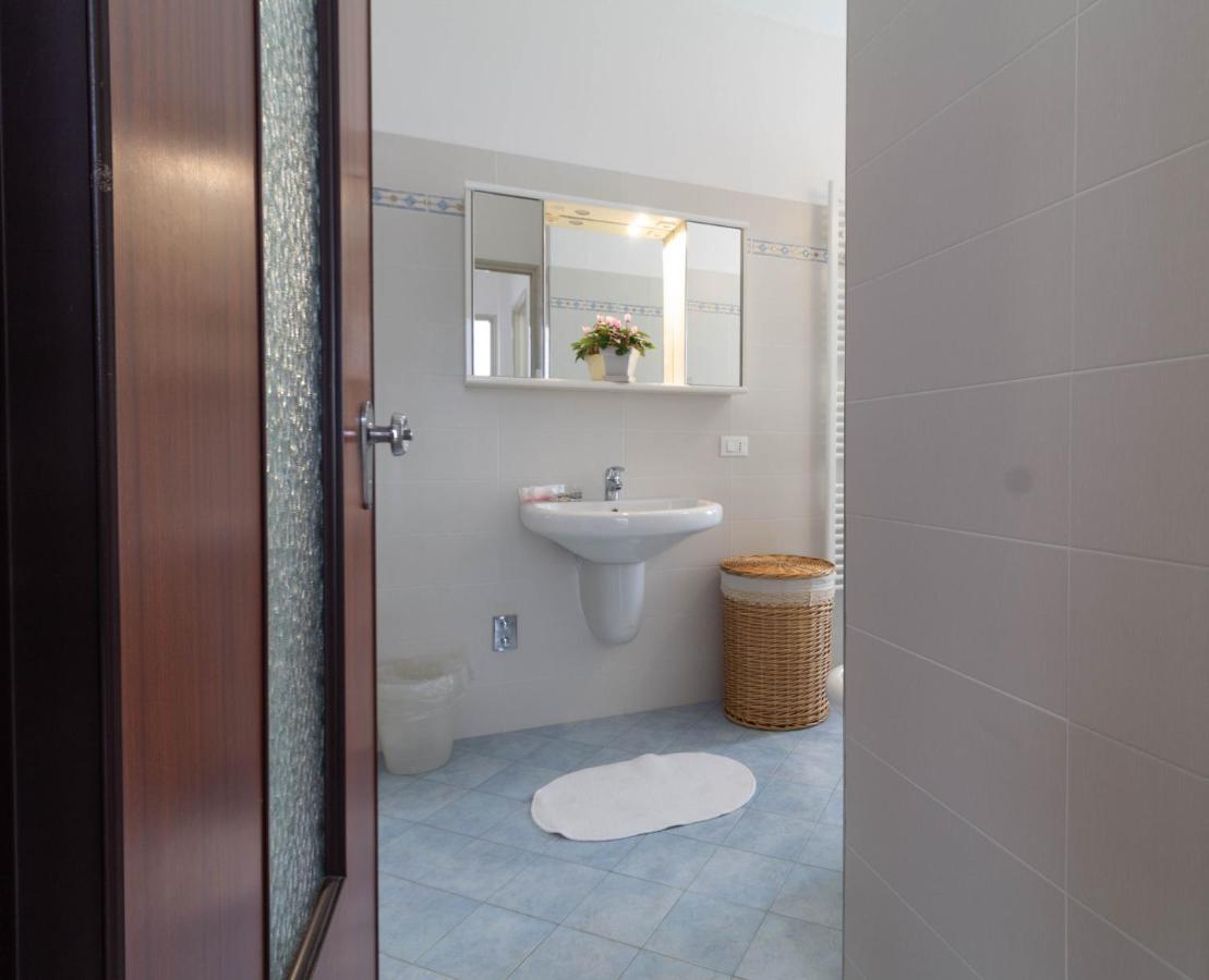 Mamma Ciccia Holiday Home - Lake Front Apartment Mandello del Lario Exterior photo